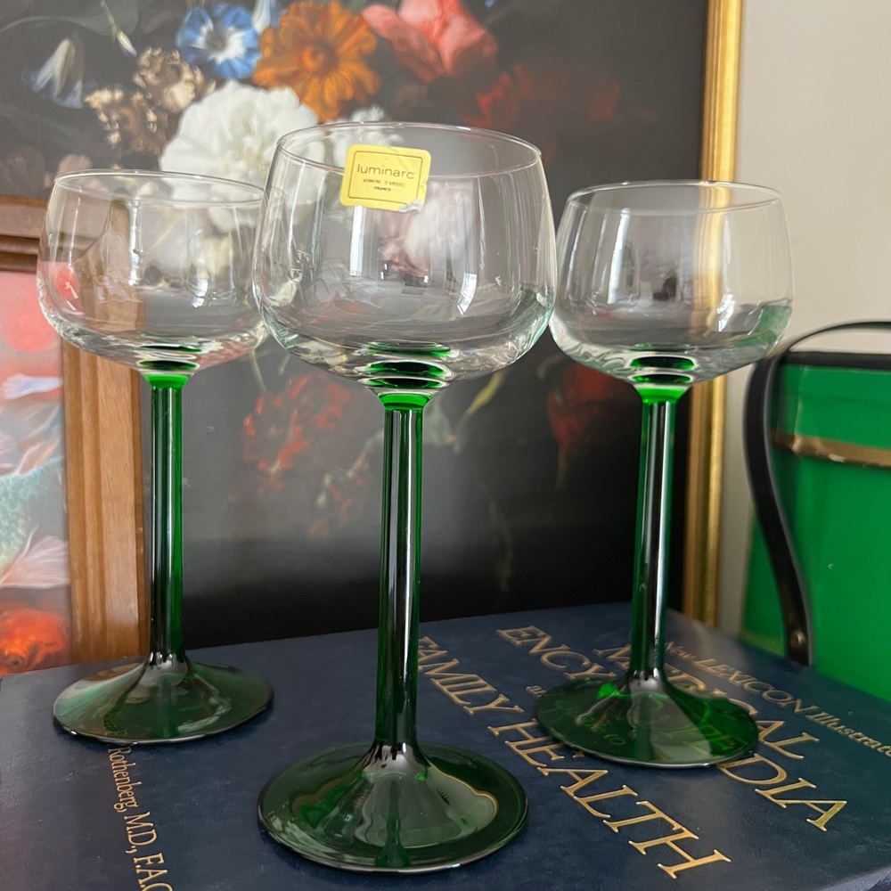 Green Stem Wine Glass Set